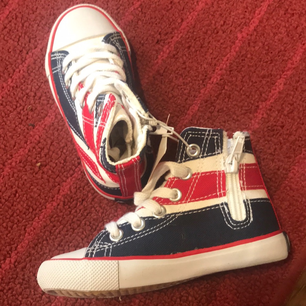 NWT.  Kids Patriotic sneakers 🎈.  Size 9